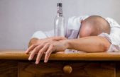 El tiempo que le restas a tu vida cuando consumes alcohol a diario