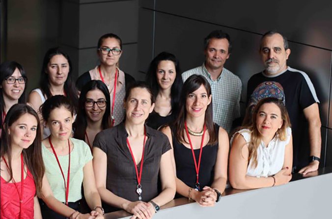 De izquierda a derecha, en primera fila: Marta Pulgarín Alfaro, Magdalena Leiva, Nuria Matesanz, Ivana Nikolic, Guadalupe Sabio; en segunda fila: Leticia Herrera Melle, Elena Rodríguez, Elena Martín García, Ayelén Santamans, Mª Valle Montalvo, Alfonso Mora y José Antonio Enríquez. / CNIC