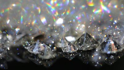 Descubren que hay millones de toneladas de diamantes bajo la corteza terrestre