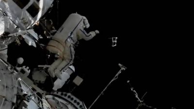 Dos cosmonautas realizaron una salida extravehicular en la ISS