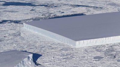 La NASA halla un extraño iceberg perfectamente rectangular