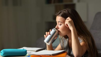 Consumir una sola bebida energética puede ocasionar graves daños en los vasos sanguíneos