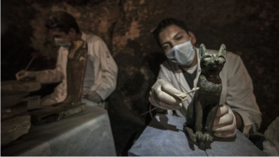 Nuevo hallazgo arqueológico en Egipto: estatuas de gatos y las primeras momias de escarabajo