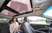 Desarrollan placas solares para techos y capós que permitirán recargar las baterías de los coches