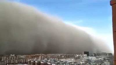 Un tsunami de arena y polvo engulle una ciudad en China