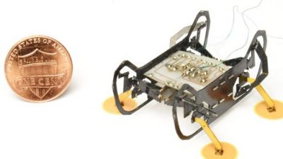 Así sube por las paredes y camina por el techo este mini-robot, el futuro de los motores