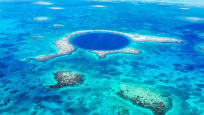 El nieto de Cousteau explora uno de los mayores sumideros submarinos del mundo