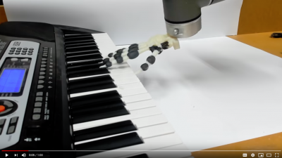 Imprimen en 3D una mano robótica que toca el piano