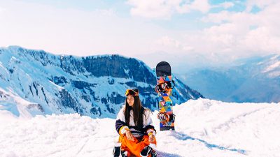 Yoga y esquí: la nueva tendencia para experimentar plenamente los deportes en la nieve