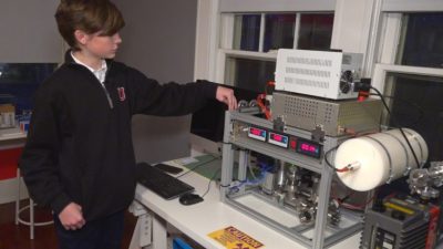 Joven de 14 años construye un «reactor» de fusión en su casa