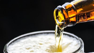 Cerveza o vino: ¿puede el orden de la ingesta de bebidas afectar la severidad de la resaca?