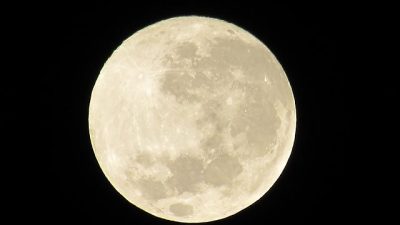 Las mejores fotos de la “Superluna de nieve”