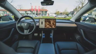 Elon Musk asegura que la batería del Tesla Model 3 dura 800 mil kilómetros y ofrecerá kits de reemplazo