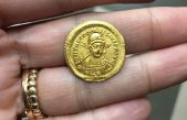 Moneda de oro de 1.600 años del emperador que abolió el sanedrín descubierta en Galilea