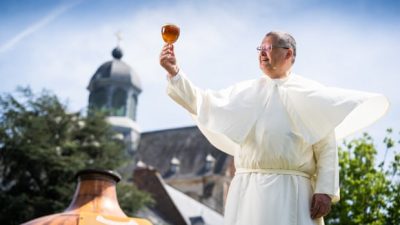 Monjes belgas resucitan cerveza de 220 años al encontrar vieja receta