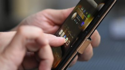 Usar cinco o más horas al día los teléfonos inteligentes (smartphone) puede aumentar la obesidad