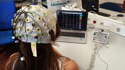 Investigadores desarrollan un sistema cerebro-máquina que mejora la comunicación de pacientes con ELA