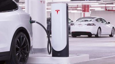 Ya hay más cargadores eléctricos para coches que gasolineras en Reino Unido