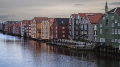 Noruega presenta un edificio que crea más energía de la que consume