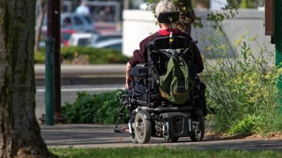 Diseñan una silla de ruedas que adivina los deseos del usuario