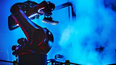 Los robots pierden sus trabajos a manos de los humanos: Adidas cerrará sus fabricas automatizadas para centrar su producción en Asia