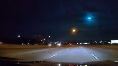 Un meteoro deslumbra el cielo de Texas con un destello azul