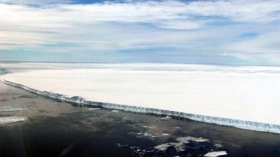 Este iceberg gigantesco está a punto de entrar en mar abierto y tenemos que vigilarlo muy de cerca