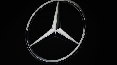 Rápidos como bólidos: el equipo Mercedes de Fórmula 1 fabrica 10.000 respiradores en 10 días