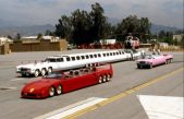 «American Dream»: La limusina más larga del mundo 30 metros, jacuzzi… y un helipuerto. No es broma.