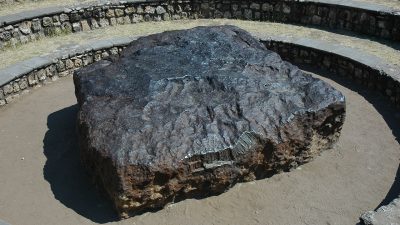 El meteorito descubierto en Namibia hace cien años sigue siendo el más grande del mundo