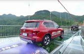 abren en China el puente de cristal más largo del mundo