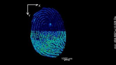 Diseñan una nanosuperficie que permite extraer «el mapa químico y molecular» de una huella dactilar