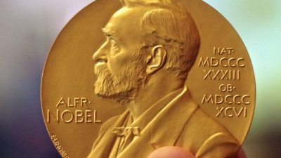 Estos ejemplos te harán entender por qué no debes fiarte de todo lo que diga un Premio Nobel