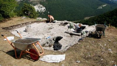 Hallan en Crimea unas tumbas de ‘gigantes’ bizantinos