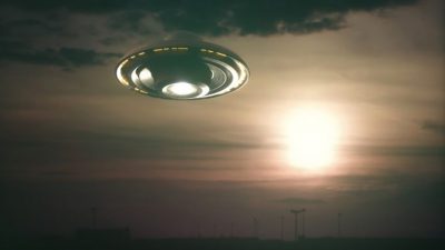 OVNI, señales de una «base alienígena oculta» vista cerca de un volcán en Italia, afirma cazador de alienígenas
