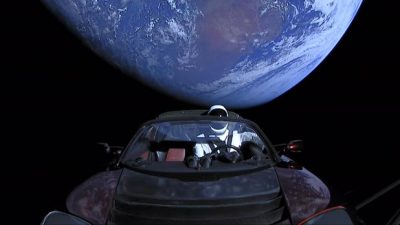 El Tesla descapotable de SpaceX llega a Marte