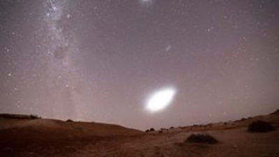 Astrofotógrafo capturó en imágenes a un ovni en el cielo