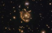 Hubble capta uno de los anillos de Einstein más grandes jamás vistos