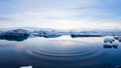 Aparece un misterioso agujero de 3,000 kilómetros en la región más gruesa del hielo Ártico