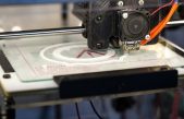Desarrollan un plástico impreso en 3D que se autorrepara en una hora solo con luz LED