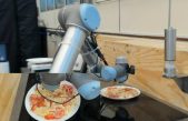 Robot que prueba lo que cocina para ver si está en su punto