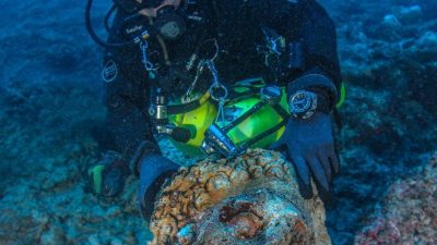 Hércules resurge del fondo del mar