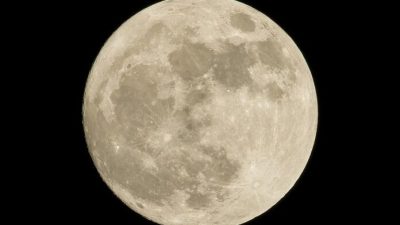 China descubre una reserva fantasma de agua en la Luna