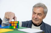 La historia de Erno Rubik, el profesor que inventó el famoso cubo de rubik