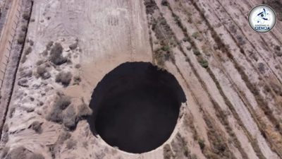 Geólogos investigan la aparición de un misterioso agujero gigante en el norte de Chile