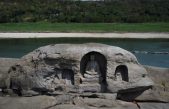 La sequía revela antiguas estatuas budistas en el río Yangtzé