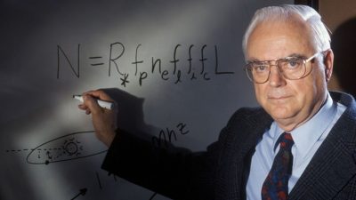 Muere Frank Drake, el astrónomo que ideó la ecuación para hallar vida inteligente