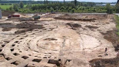 Investigan en Praga una fosa circular de 7000 años de antigüedad