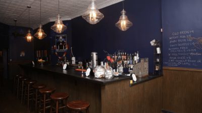 East Village Dive, Hekate, se une a la nueva ola de bares sobrios