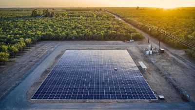 Parques solares con los paneles montados directamente en el suelo, la nueva idea para reducir hasta un 20% los costes de la energía
